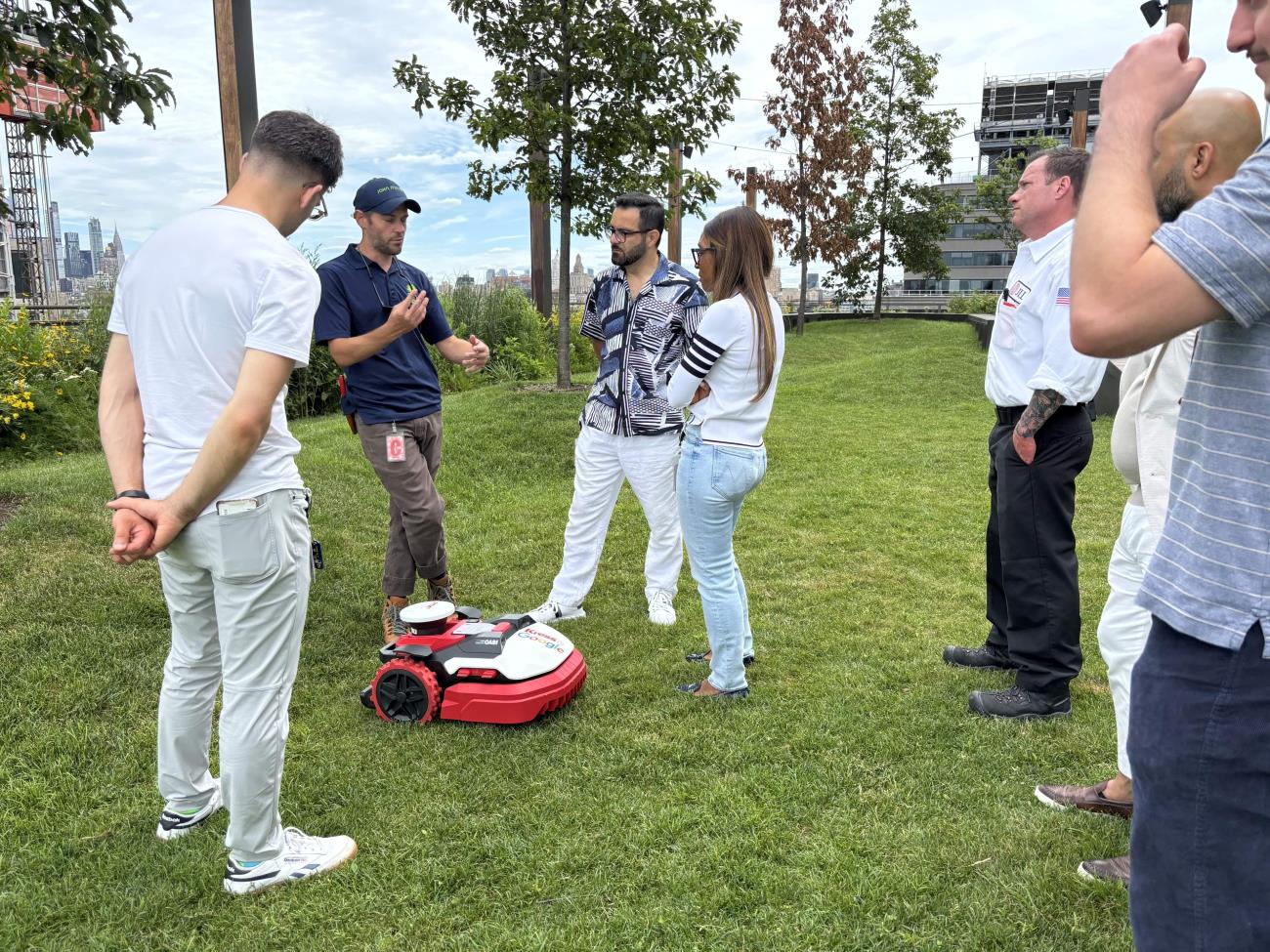 Autonomous Mowing — Efficiency and Precision in the Urban Landscape