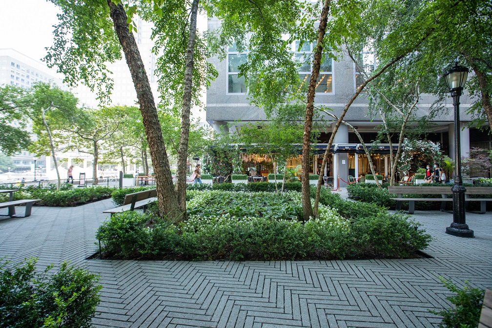 This pristine landscape located in Downtown Manhattan includes an architectural hardscaped paver path