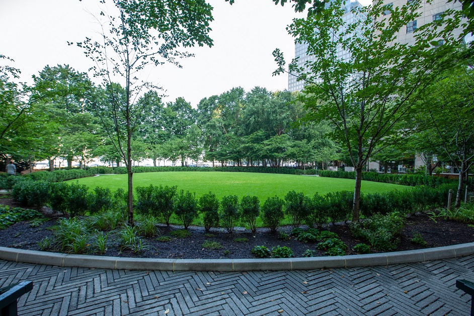 This pristine landscape located in Downtown Manhattan includes an architectural hardscaped paver path